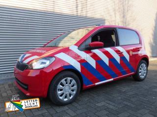 Auto beplakken brandweer, reflecterende contourmarkeringen.